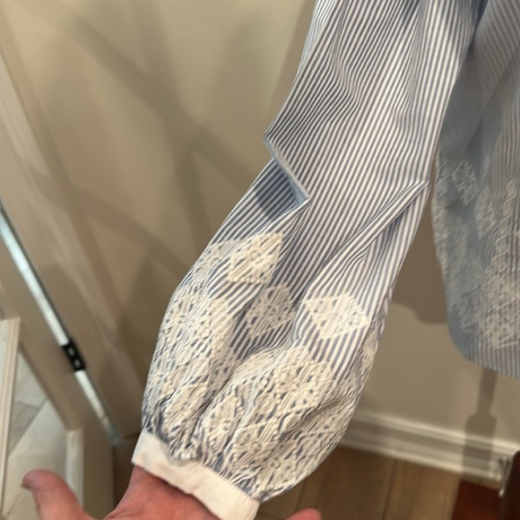 ENGLISH FACTORY BLUE WHITE STRIPED EMBROIDERED DETAILED BLOUSE SIZE SMALL - Picture 4 of 8